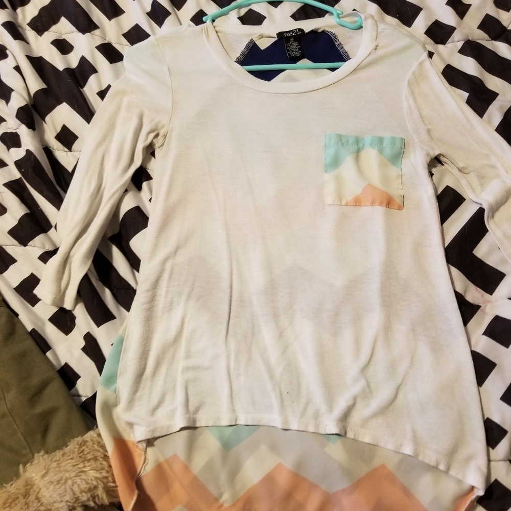 High low mid sleeve shirt! Super cute!